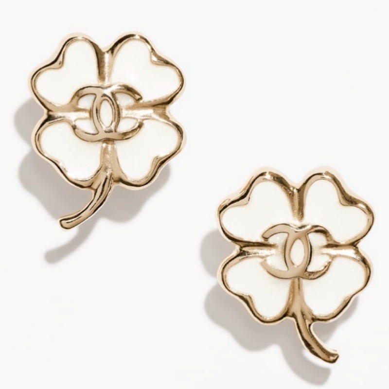 25P【クローバーモチーフでhappy♪】◆CHANEL◆ピアス 白 ギフト 25P・可愛い幸せのホワイトクローバー☆】CHANEL ピアス