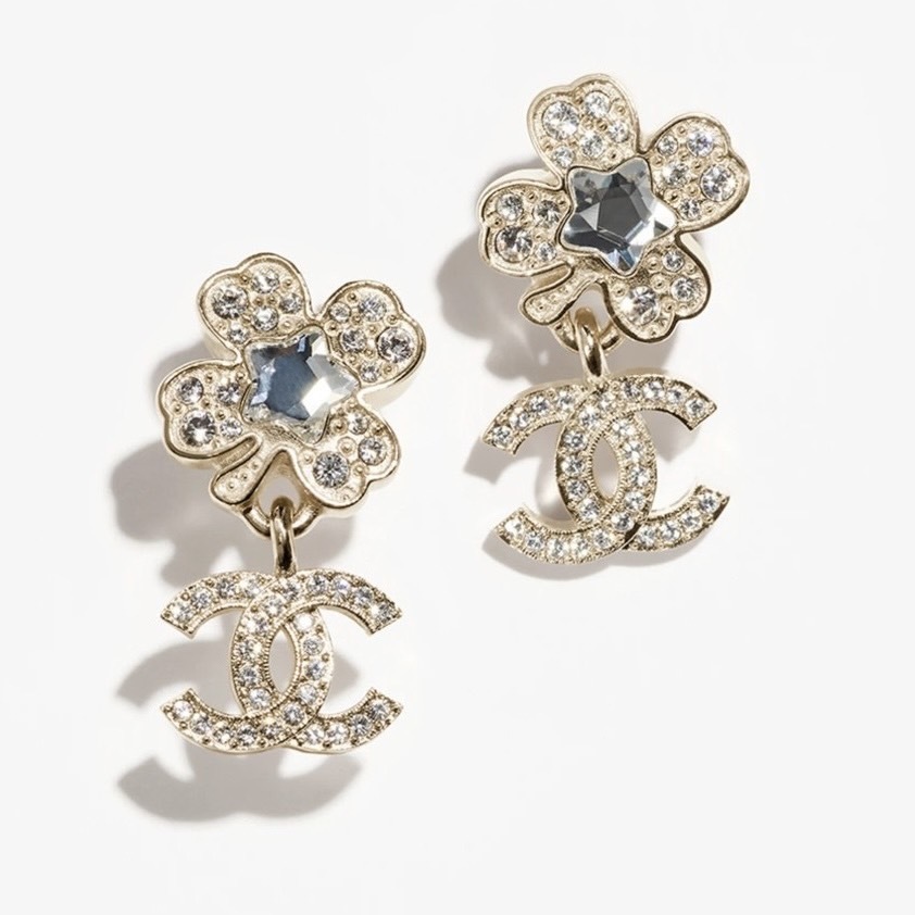 【CHANEL】クローバーモチーフが可愛い★25p CCロゴ ピアス CHANEL】クローバーモチーフ☆25p CCロゴ ピアス