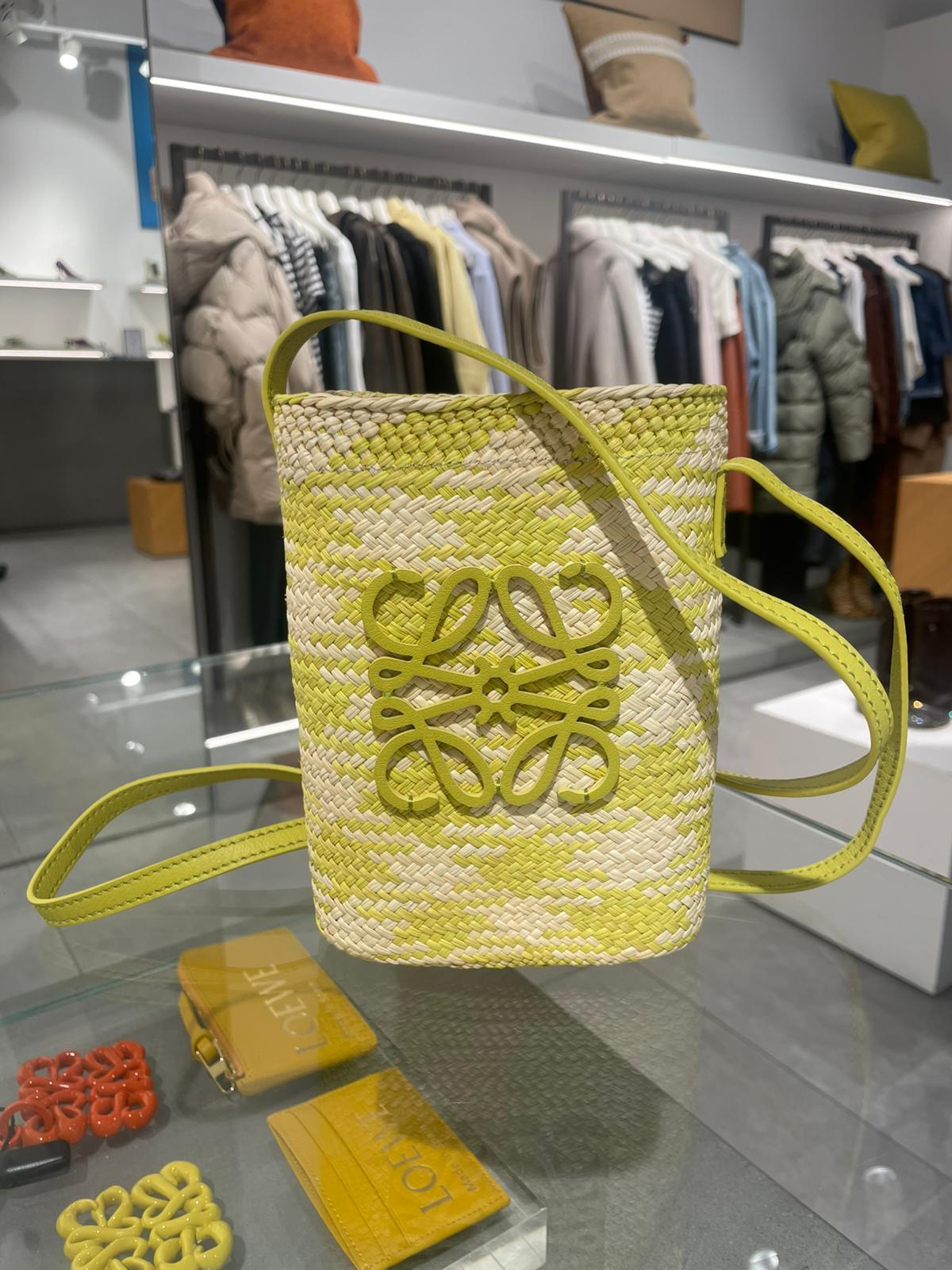 LOEWEスクエアーポケット ラフィアANAGRAM SQUARE POCKET