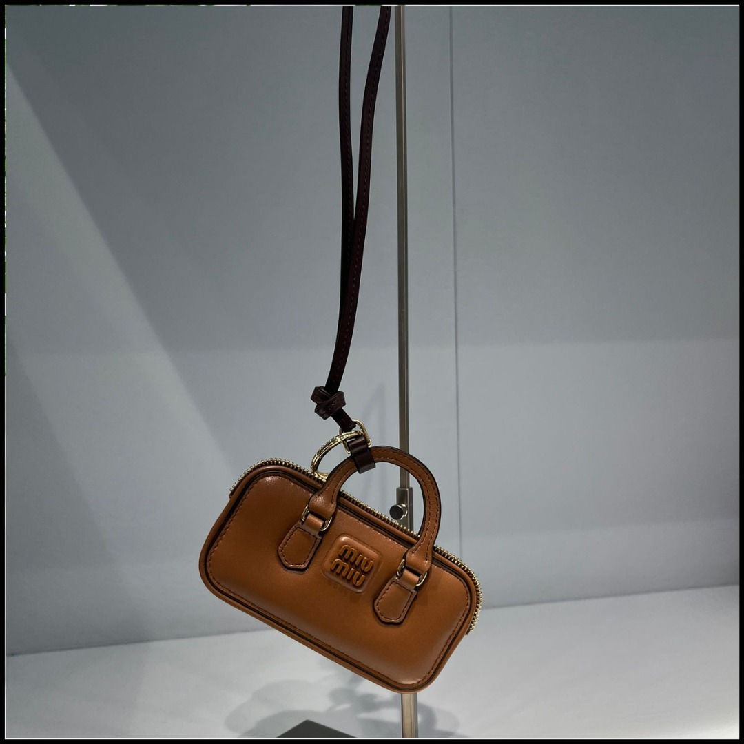 【国内送関税込】MIU MIU☆ワンダー レザー トリック キーリング 三越伊勢丹 | MIU MIU/ミュウミュウ通販 | レザー キーリング