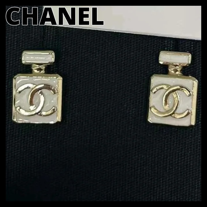 《ホワイト香水瓶がお洒落♪》CHANEL ピアス CCロゴ