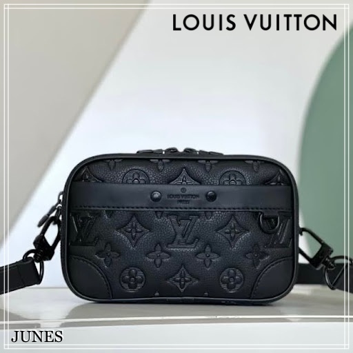 大人気♪【LOUIS VUITTON】アルファ ウェアラブルウォレットNV