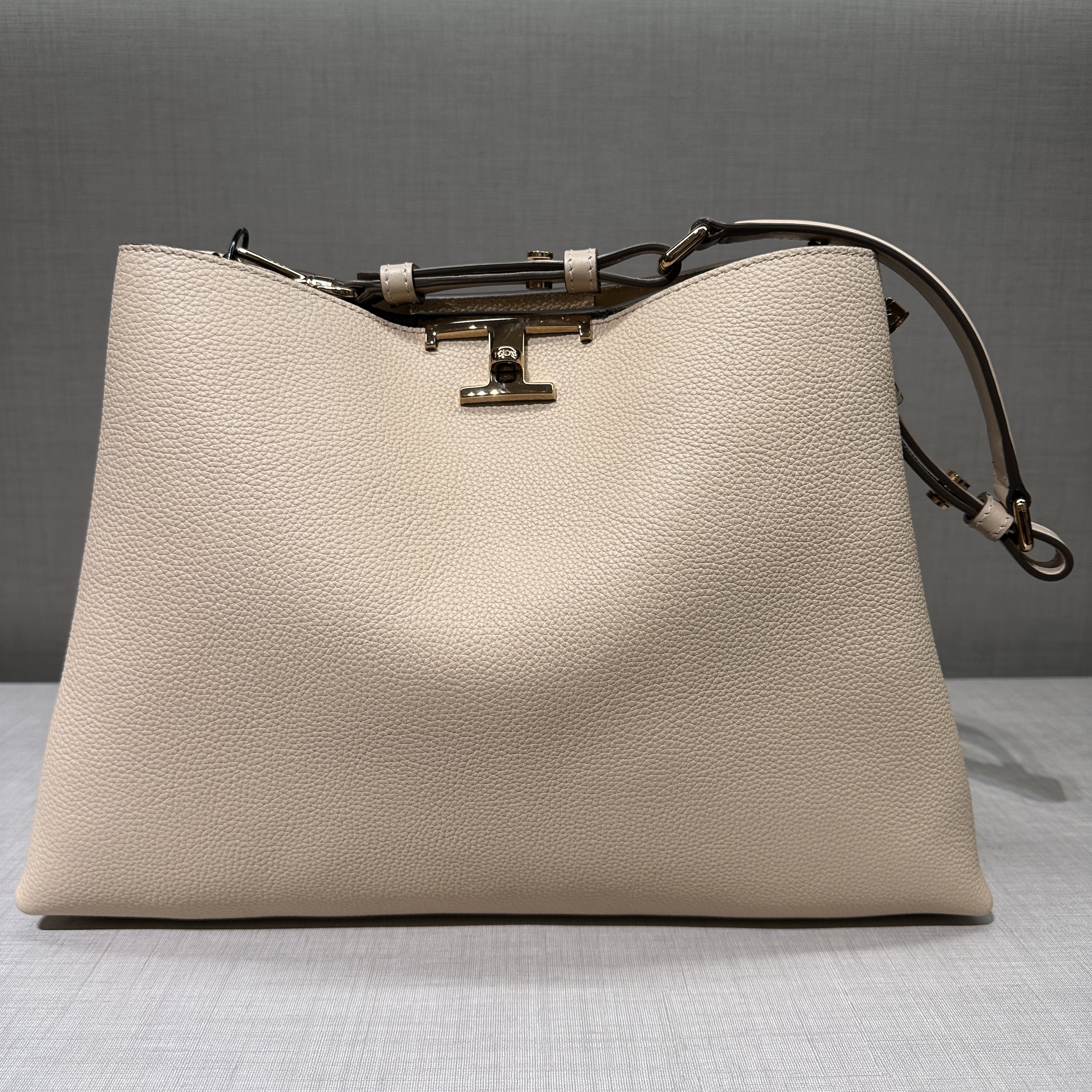 【VIPセール】TOD'S トッズ バッグ XBWTSQW0300T5ZC600 VIPセール】TOD'S トッズ バッグ XBWTSQW0300T5ZC600