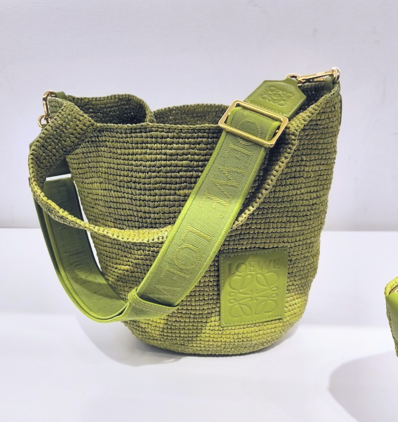 2025春の新作 LOEWE】A685453X12 スリットミニバッグ バッグ