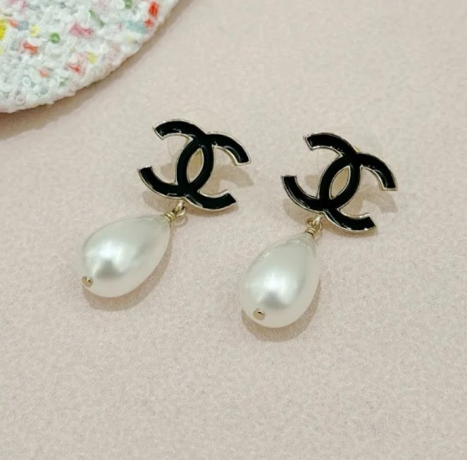 揺れるパールがエレガント♪【CHANEL】ピアス