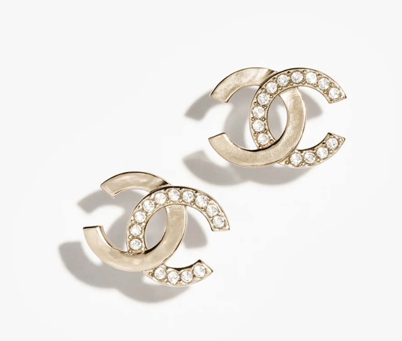 シンプルで上品♡おしゃれ♪【CHANEL】シャネル ピアス シンプルで上品♢】CHANEL ピアス