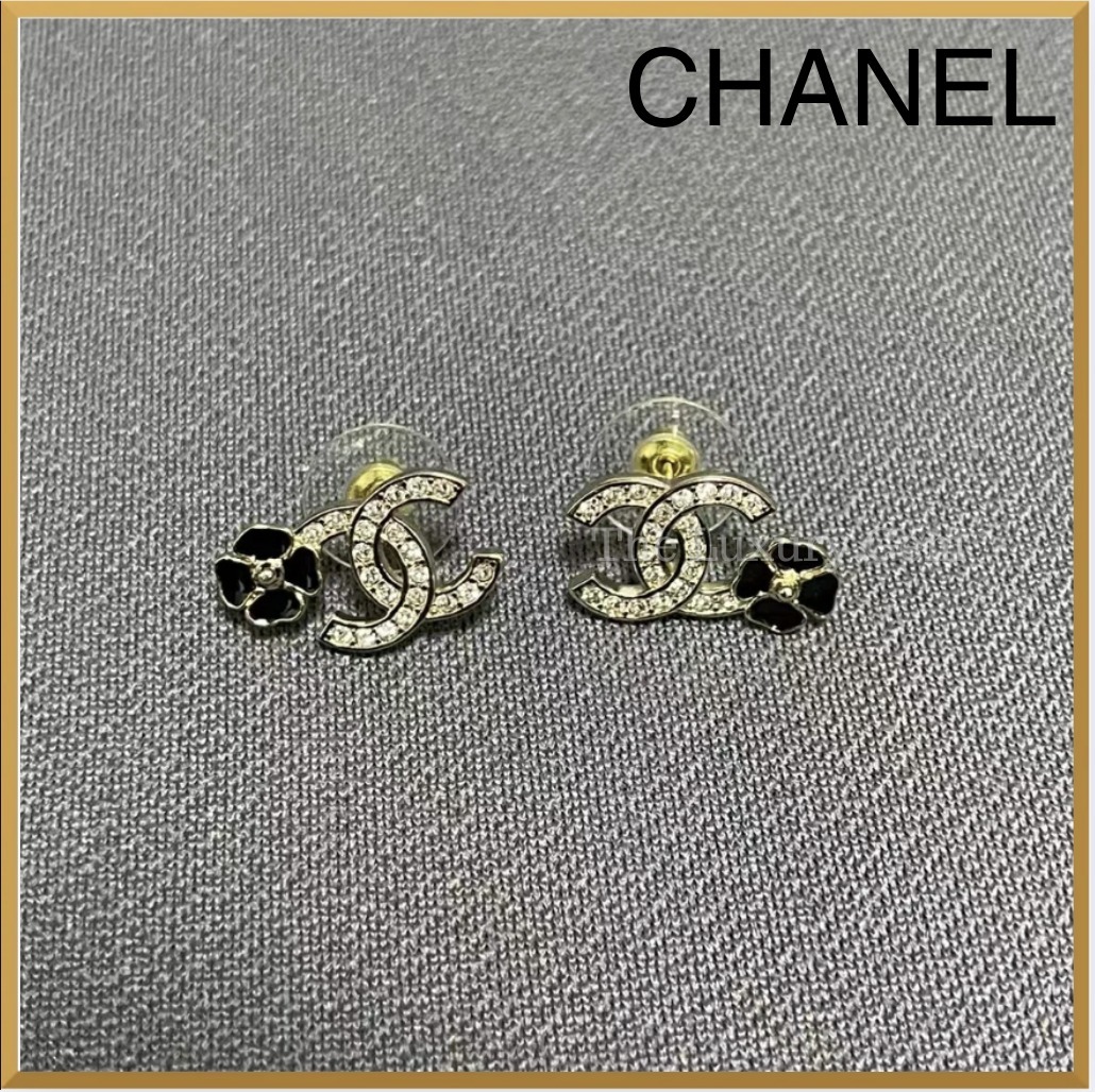 CHANEL スタッドピアス