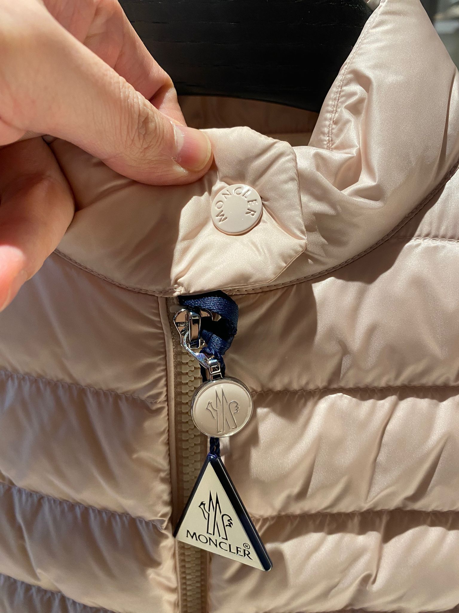 【Moncler】スリム&軽量ジャケットIGELL〜薄手の春秋仕様♪〜 Moncler】スリム&軽量ジャケットIGELL〜薄手の春秋仕様♪〜