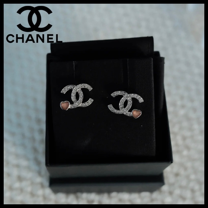 輝くCCロゴに小さなハート♡【CHANEL】25P ピアス