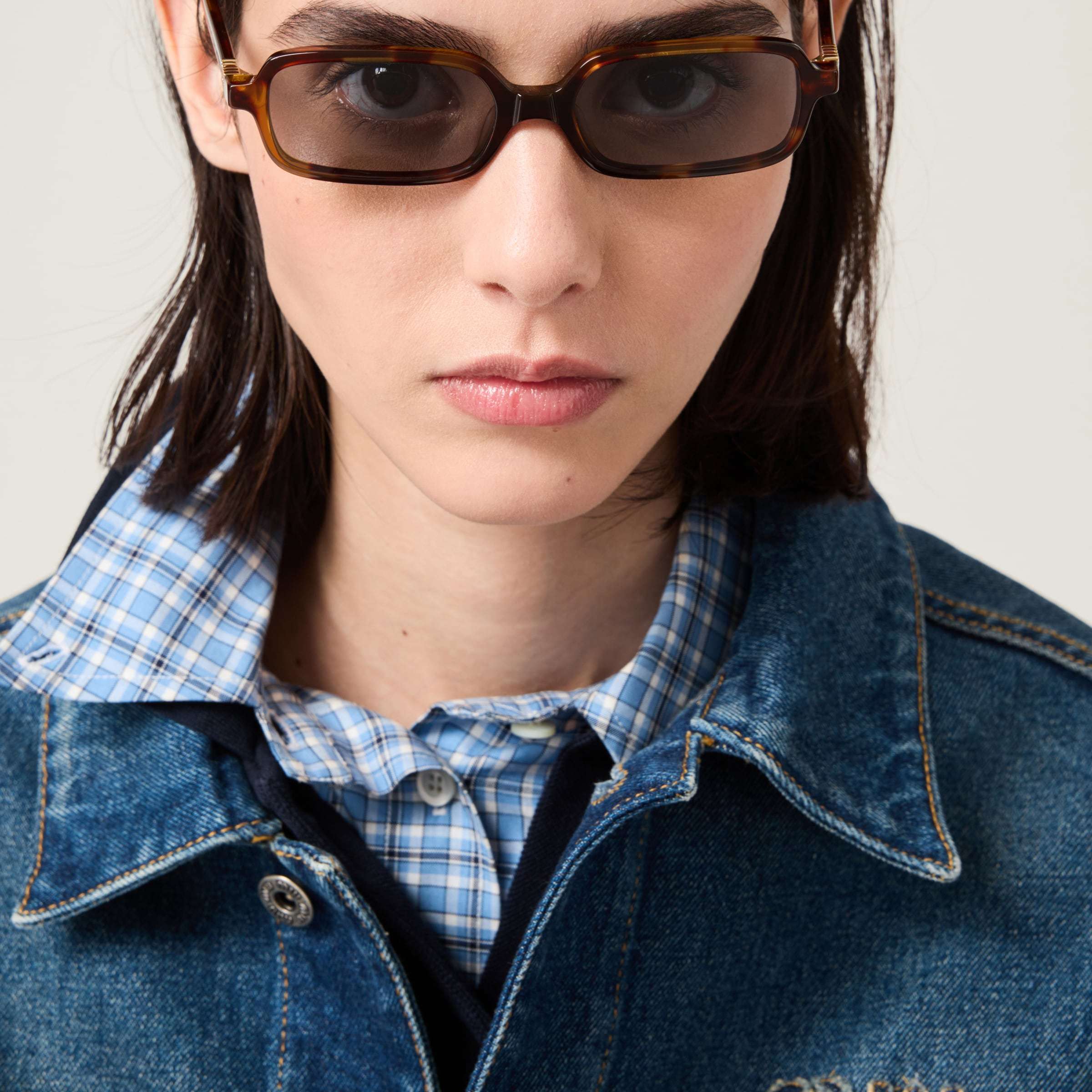 《シャープで知的な印象》【MiuMiu】リガード サングラス