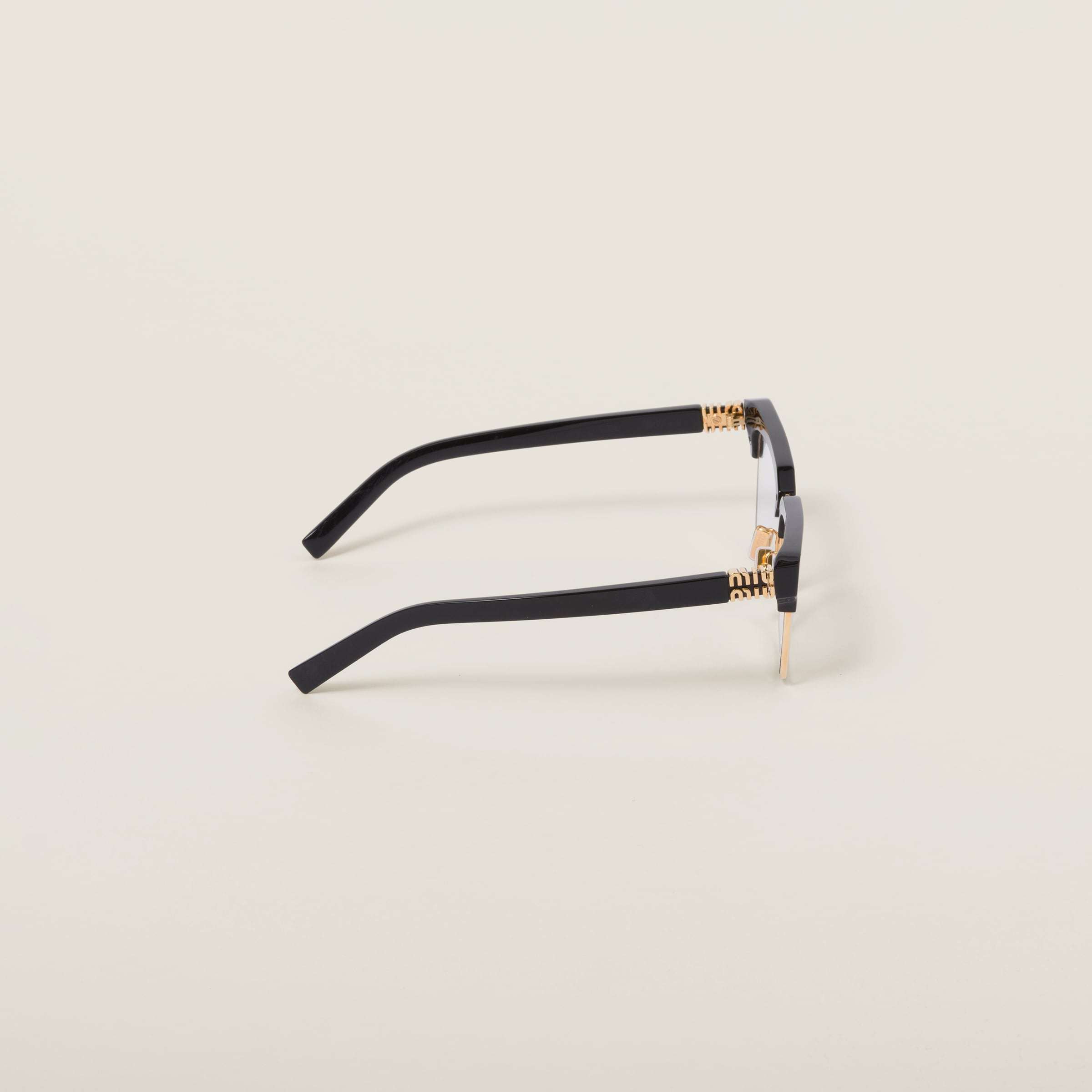 《クールで個性的》【MiuMiu】ンウェイサングラス