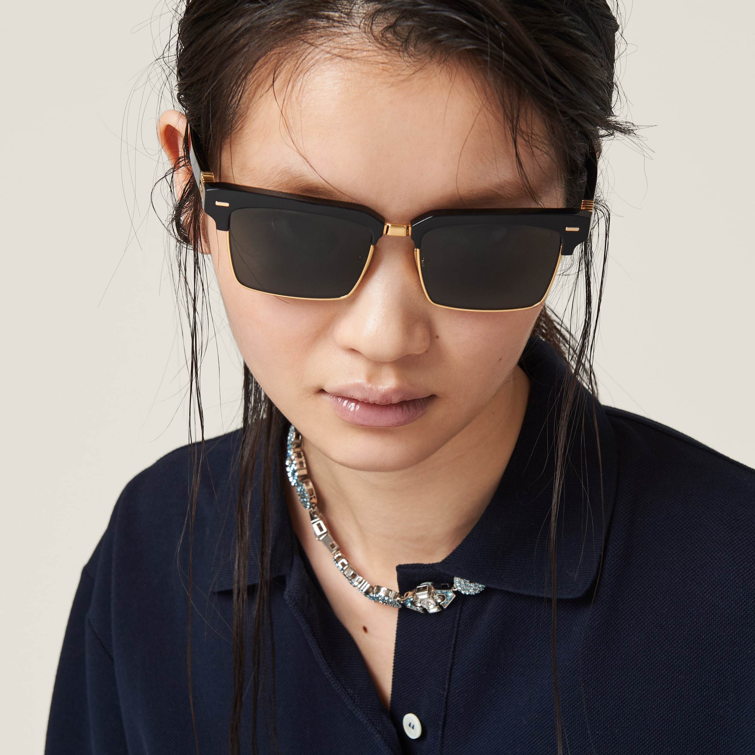 《クールで個性的》【MiuMiu】ンウェイサングラス