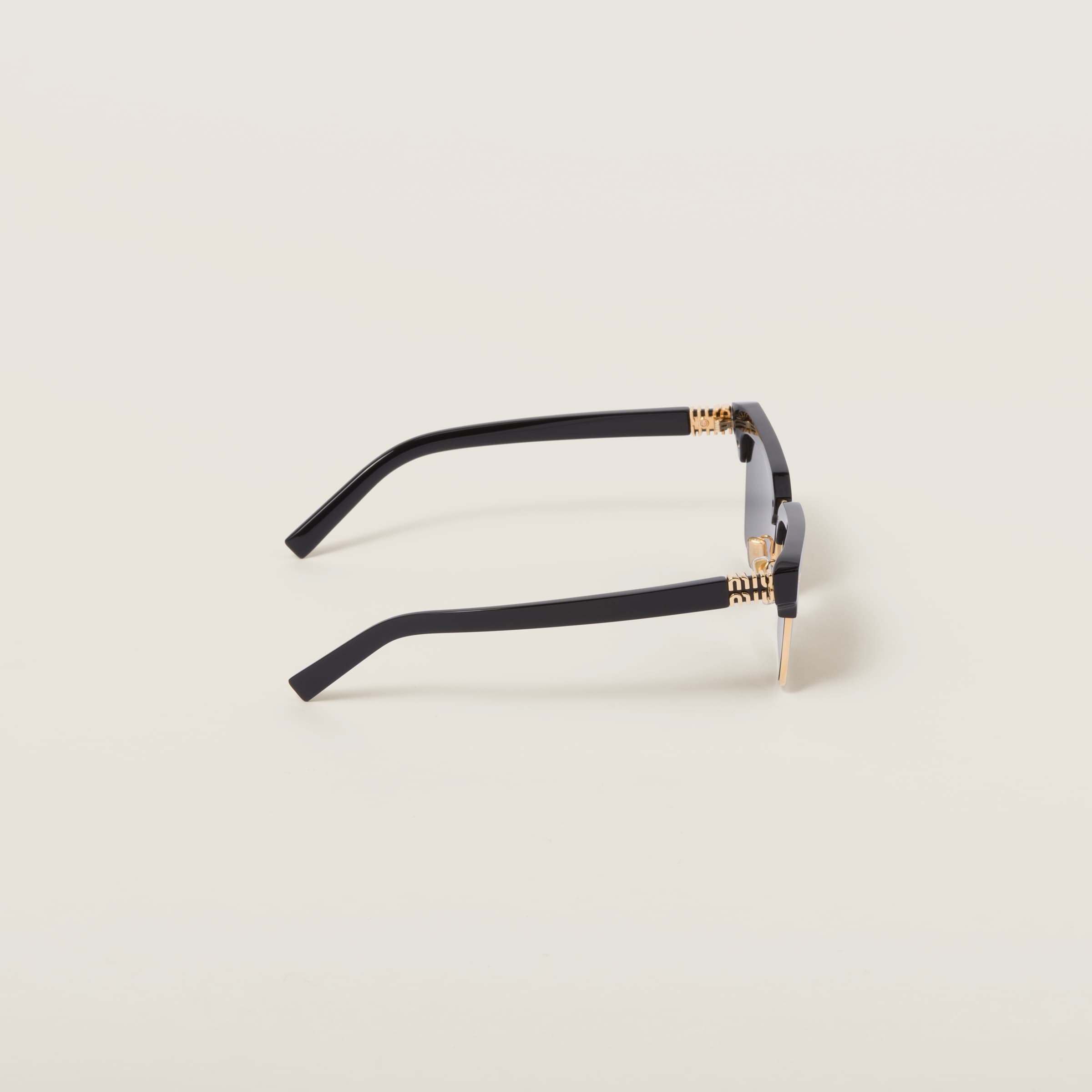 《クールで個性的》【MiuMiu】ンウェイサングラス