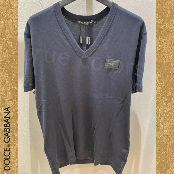 【VIP SALE】DOLCE&GABBANA ロゴプレート Vネック 半袖 Tシャツ