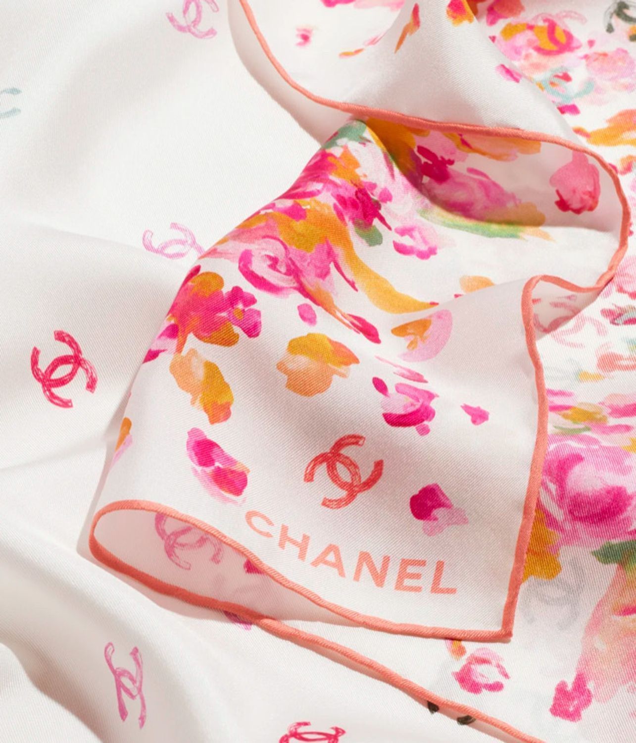 【上品で可愛い小花柄でお洒落に♪】CHANEL スカーフ 上品で可愛い小花柄でお洒落に♪】CHANEL スカーフ ファッション