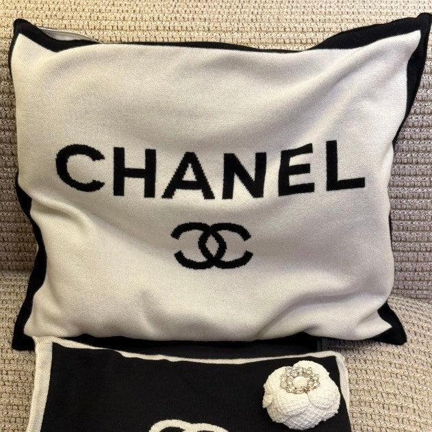 【シンプル可愛い♡】 CHANEL 《プレード ＆ ポーチ》