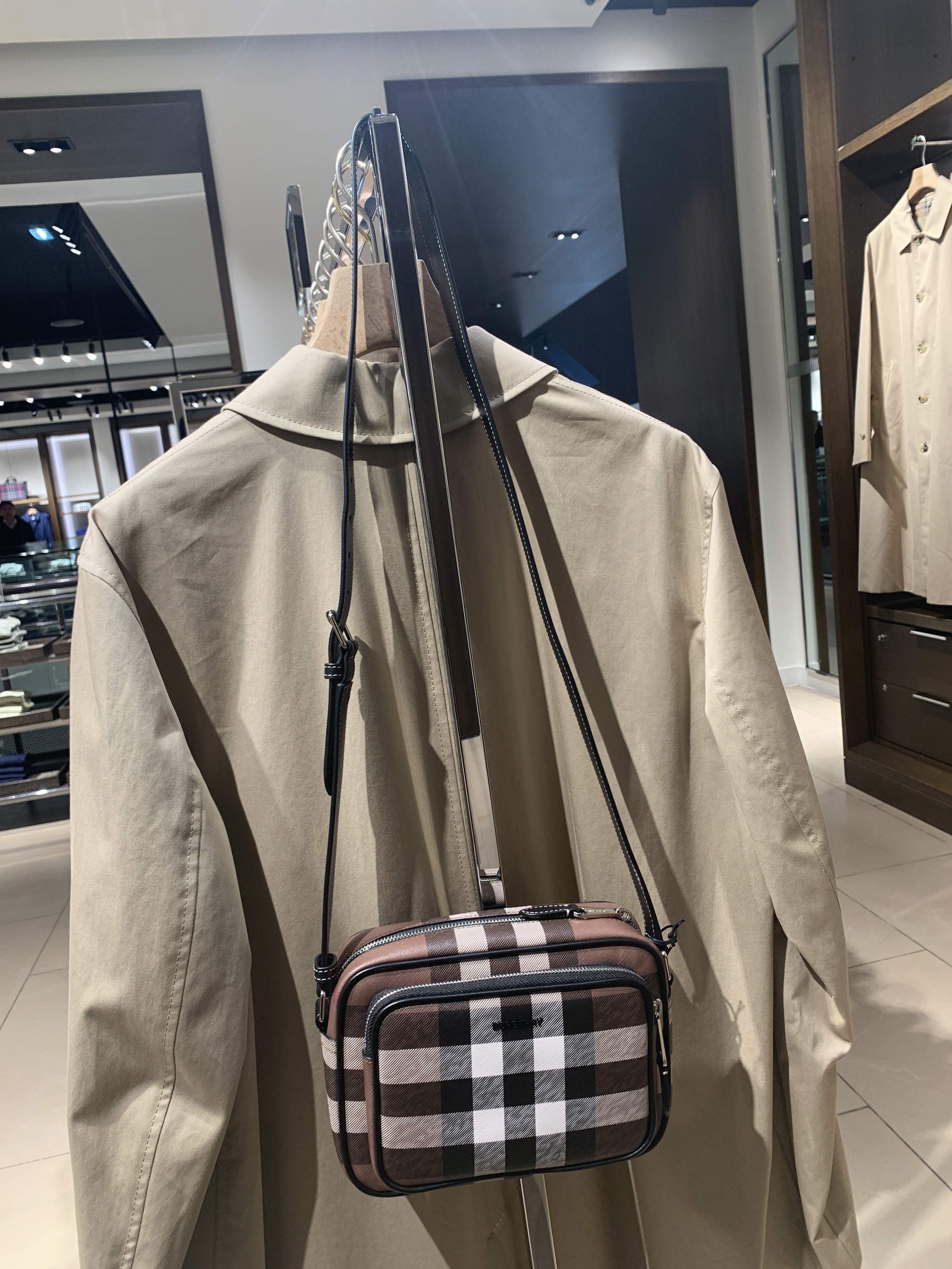 BURBERRY \