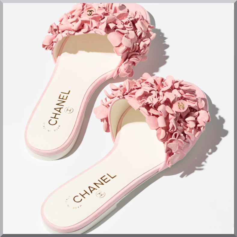 フラワーがキュート♡3色》CHANEL フラットミュール (CHANEL