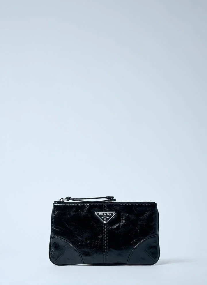 国内送関税込】PRADA☆ロゴプレート付き レザーポーチ