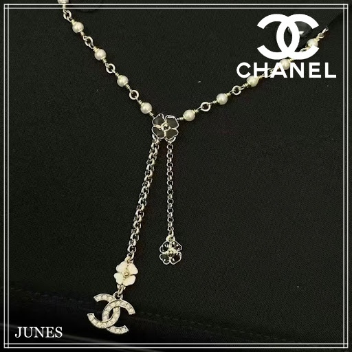 幸運を呼び寄せる四葉♪【CHANEL】クローバー パール ネックレス