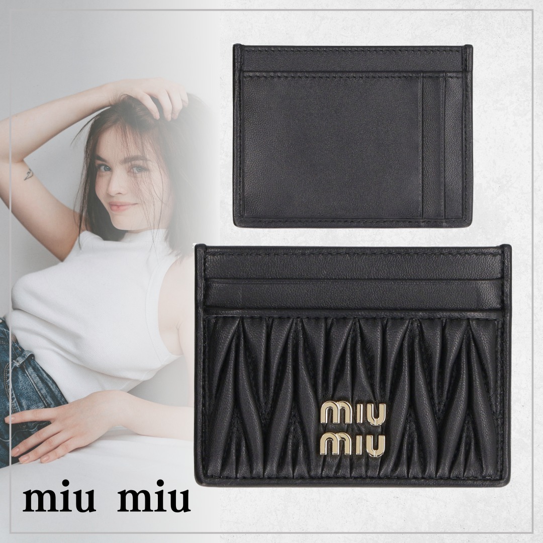 【ミニマルな美しさ】miumiu キルティングレザーカードホルダー