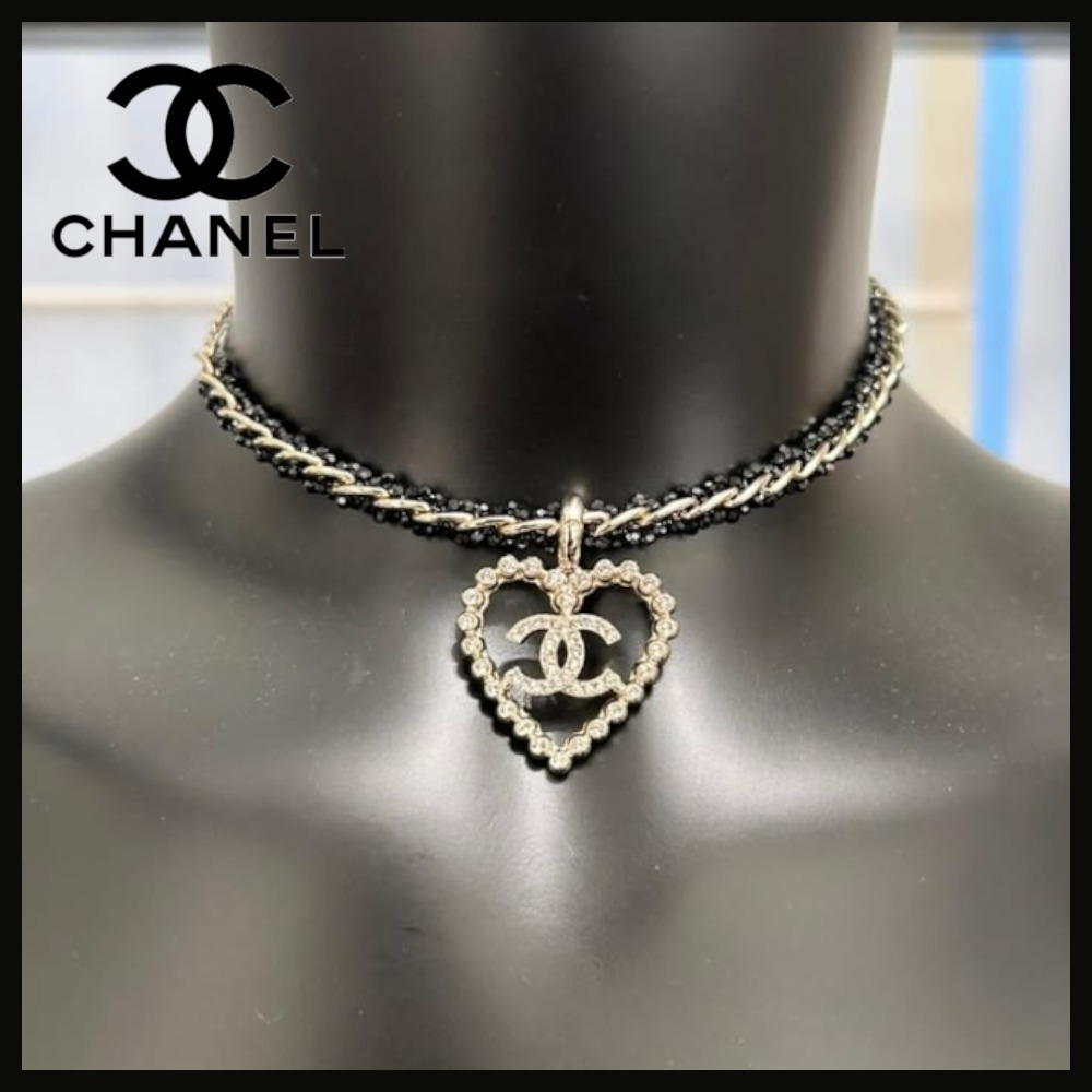 華やかさと高級感☆【CHANEL】25SS ネックレス 高級感溢れる華やかさ☆彡】CHANEL レザー ネックレス 25s