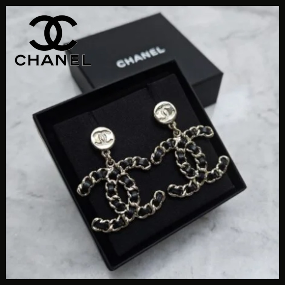 【さりげない煌めき】CHANEL ピアス 新作》さりげない煌めき【CHANEL】シンプル人気 ピアス (CHANEL