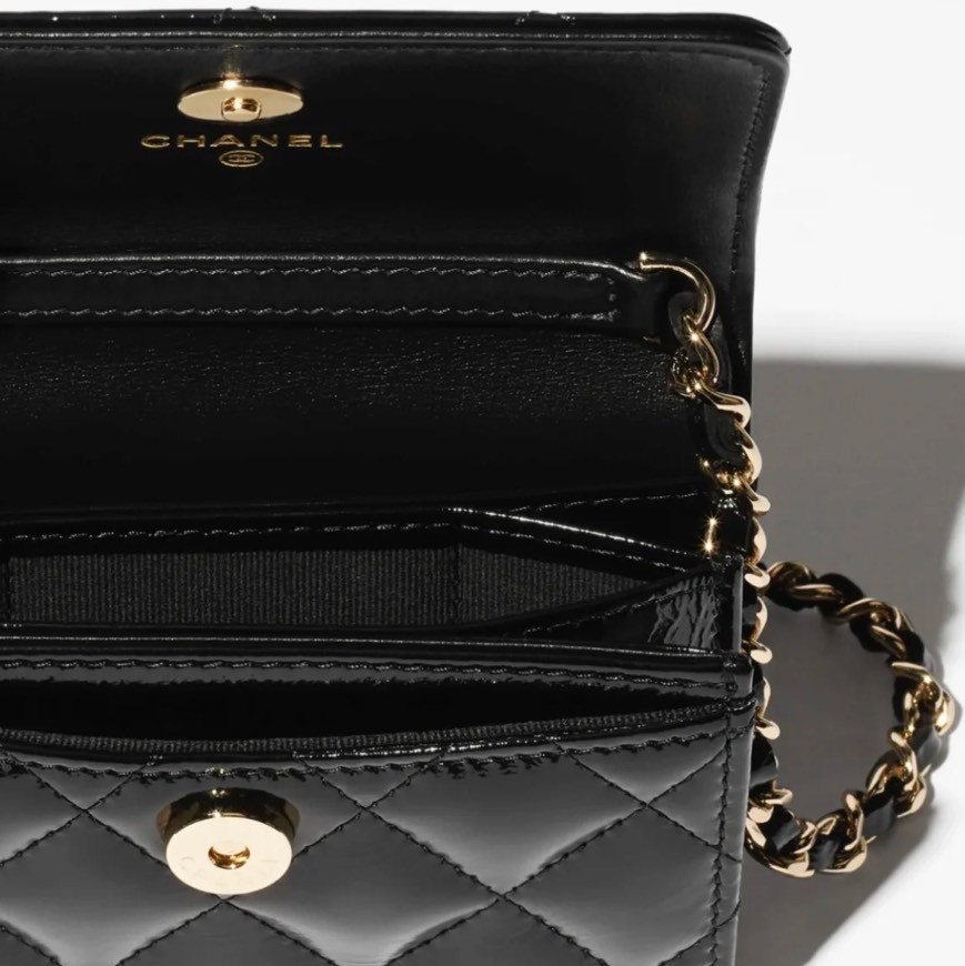 【ストラップがポイント♡】 CHANEL 《チェーンクラッチ》
