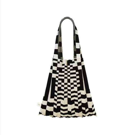 PLEATS MAMA 正規品関税込み SHOULDER BAG GRID BLACK