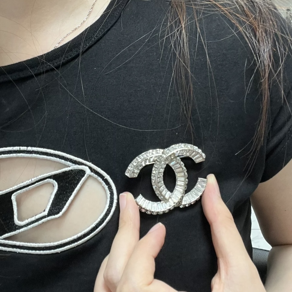 セレモニーにも◎エレガント【CHANEL】CCマーク ブローチ セレモニーにも◎エレガント【CHANEL】CCマーク ブローチ