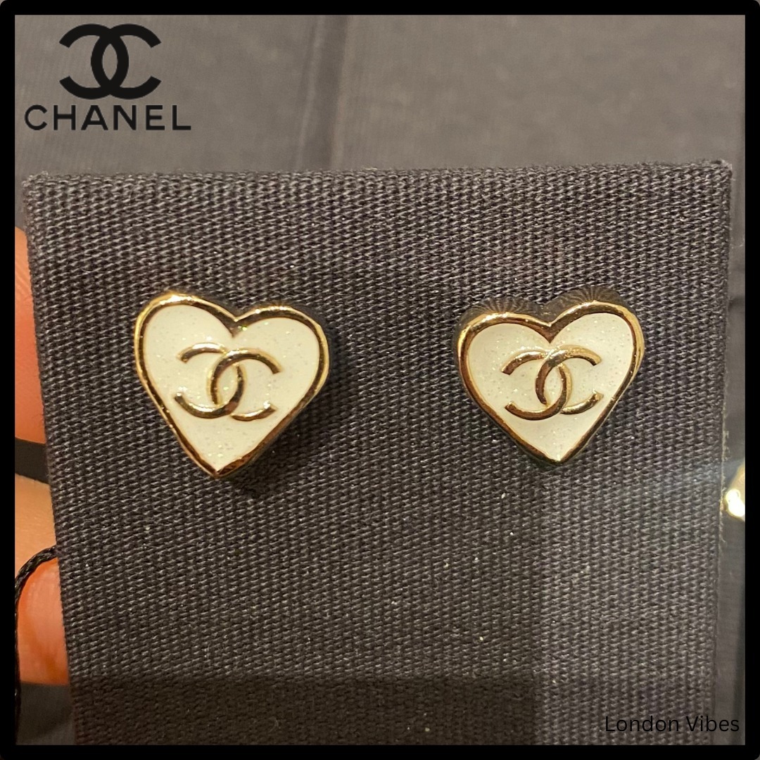 ホワイト×ハート♡ CHANEL ピアス ゴールド CCロゴ