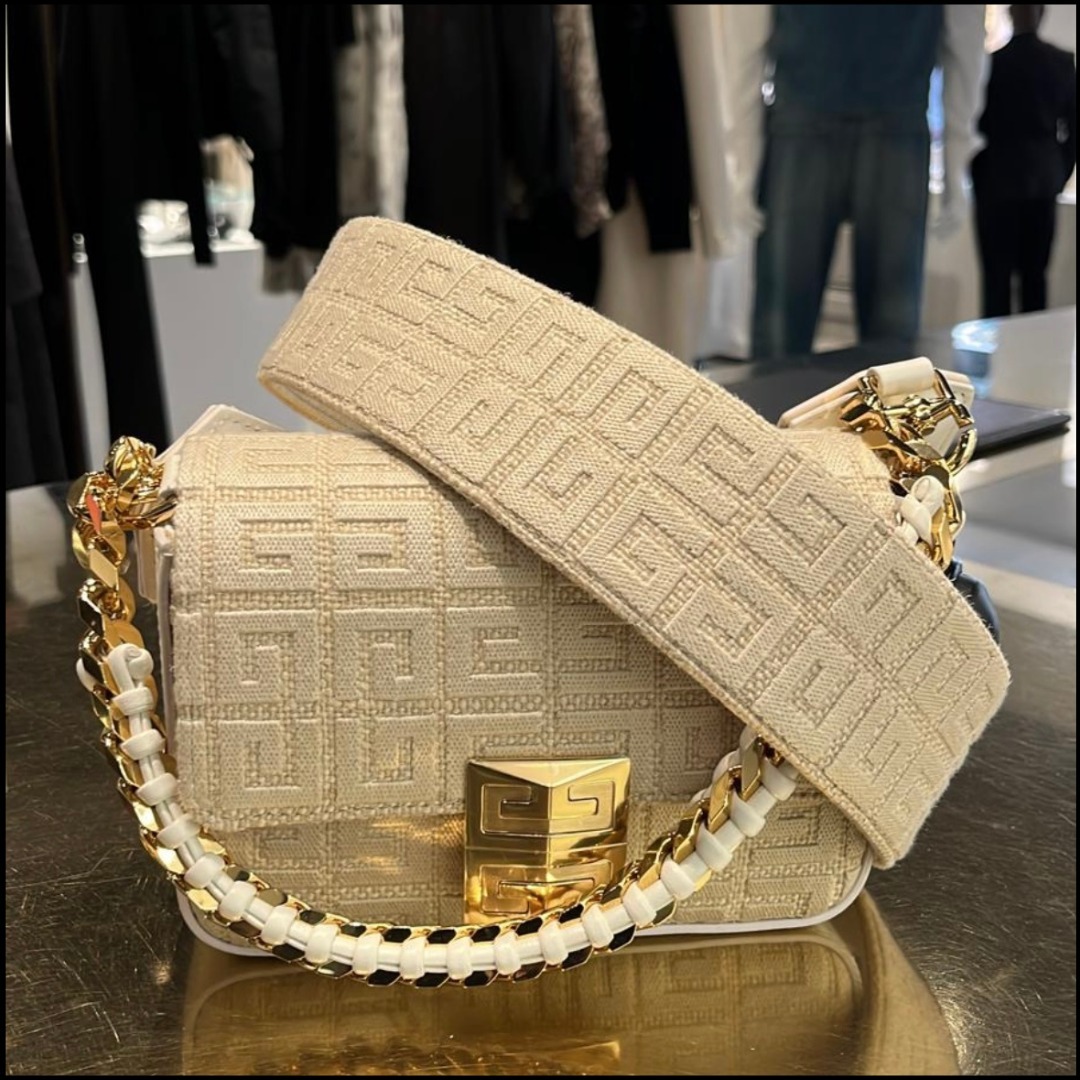◆SALE◆直営店◆【GIVENCHY】4G ショルダーバッグ