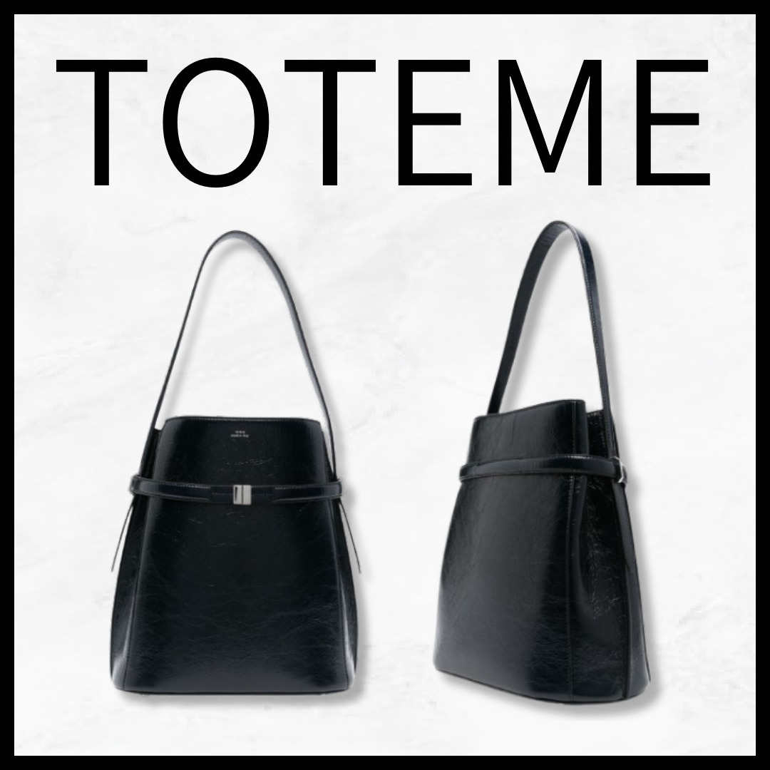 【TOTEME トーテム】ベルト付きバケットバッグ レザー ブラック