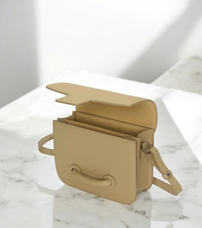 すぐ届く！《VASIC》CITY MINI ショルダーバッグ