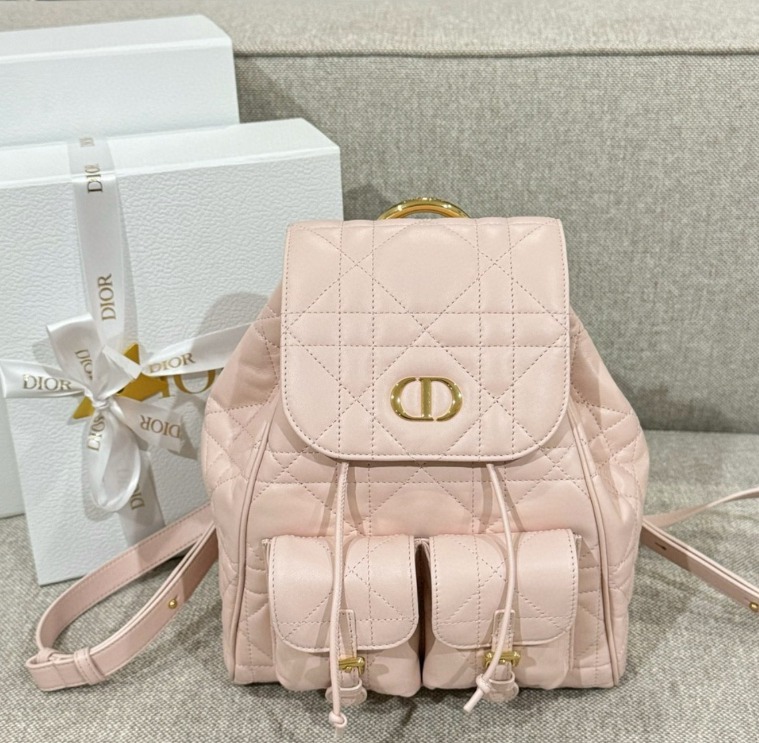 【サイズ感が可愛すぎる☆】Dior Caro バックパック ミディアム サイズ感が可愛すぎる☆】Dior Caro バックパック ミディアム