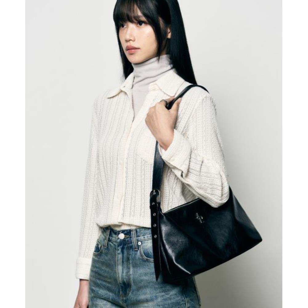ショルダーバッグ・ポシェット ^LEATHERY^ Zippered shoulder bag BLACK LRBG3207BK