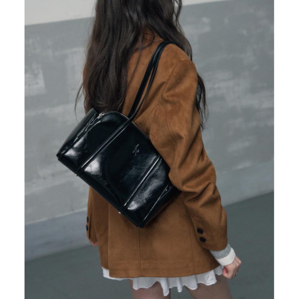 ショルダーバッグ・ポシェット ^LEATHERY^ Retro Wrinkle Enamel Shoulder Bag BLACK LRBG5110B