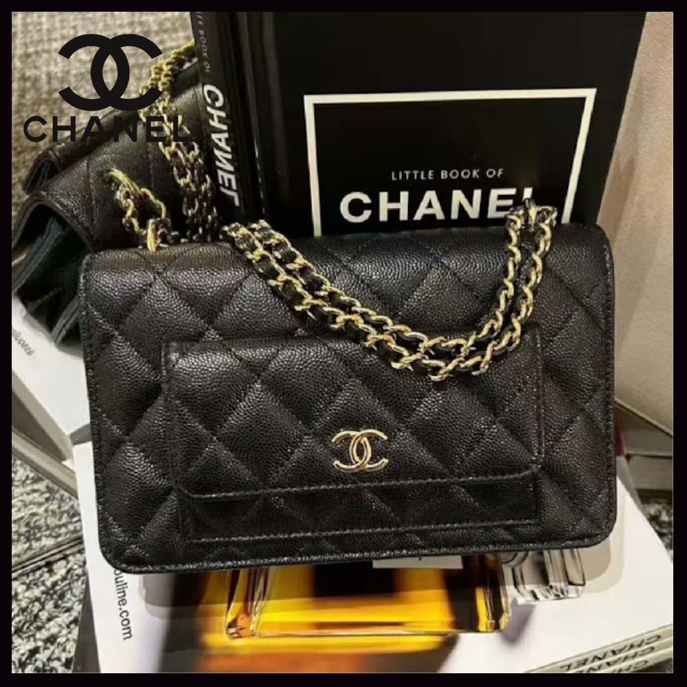 【ポケットもあって便利♪】 CHANEL バッグ