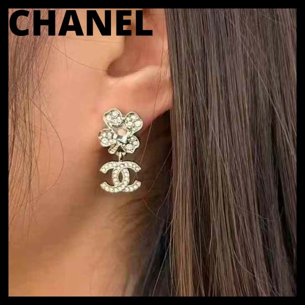 《クローバーの中にお星様♪》CHANEL ピアス スター CCロゴ