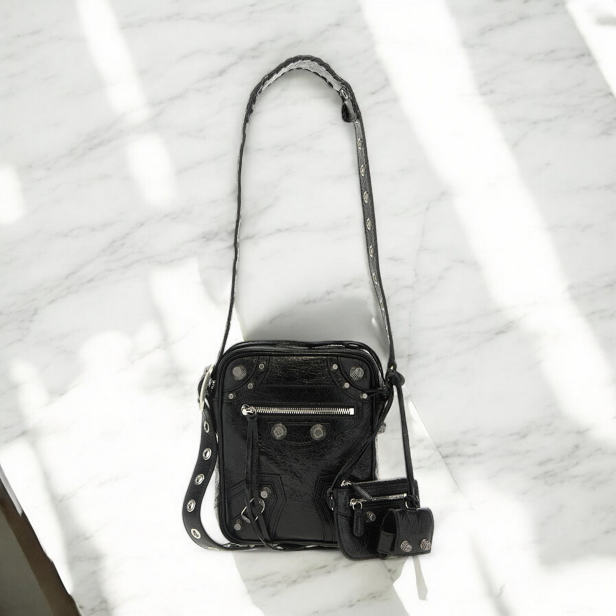 Balenciaga メンズ Le Cagole クロスボディバッグ