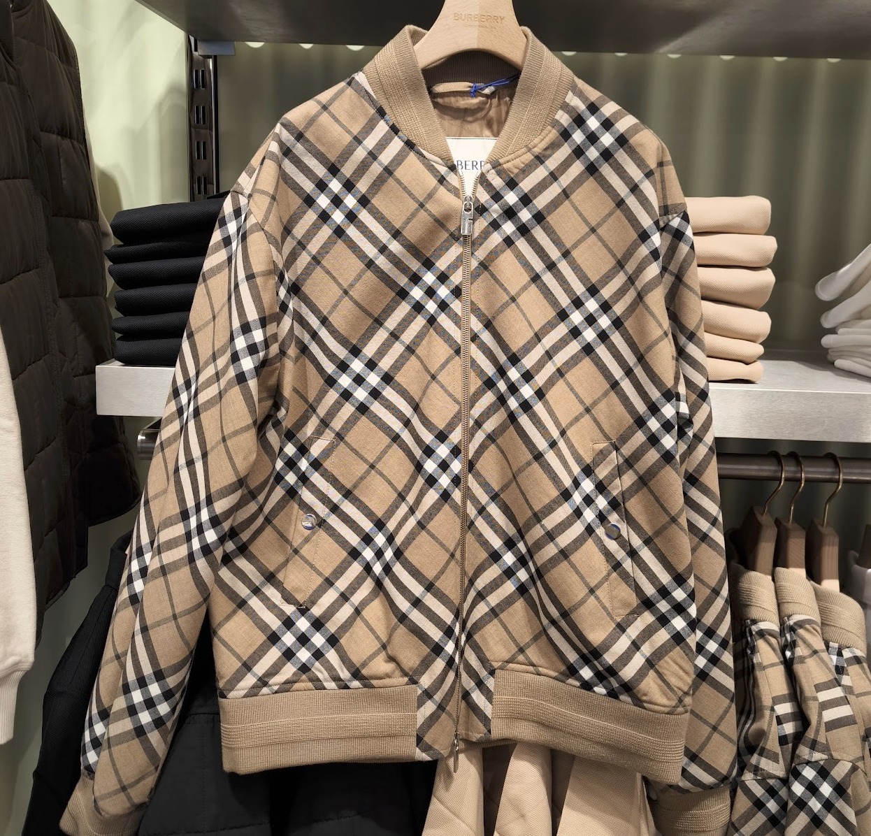 【BURBERRY】AU24-MW-GIU-7 ジップアップジャケット