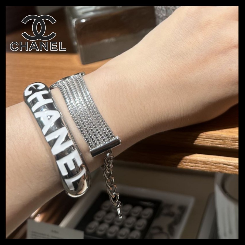 【ゴロが目立つ♪手元おしゃれ】CHANEL ロゴ ブレスレット