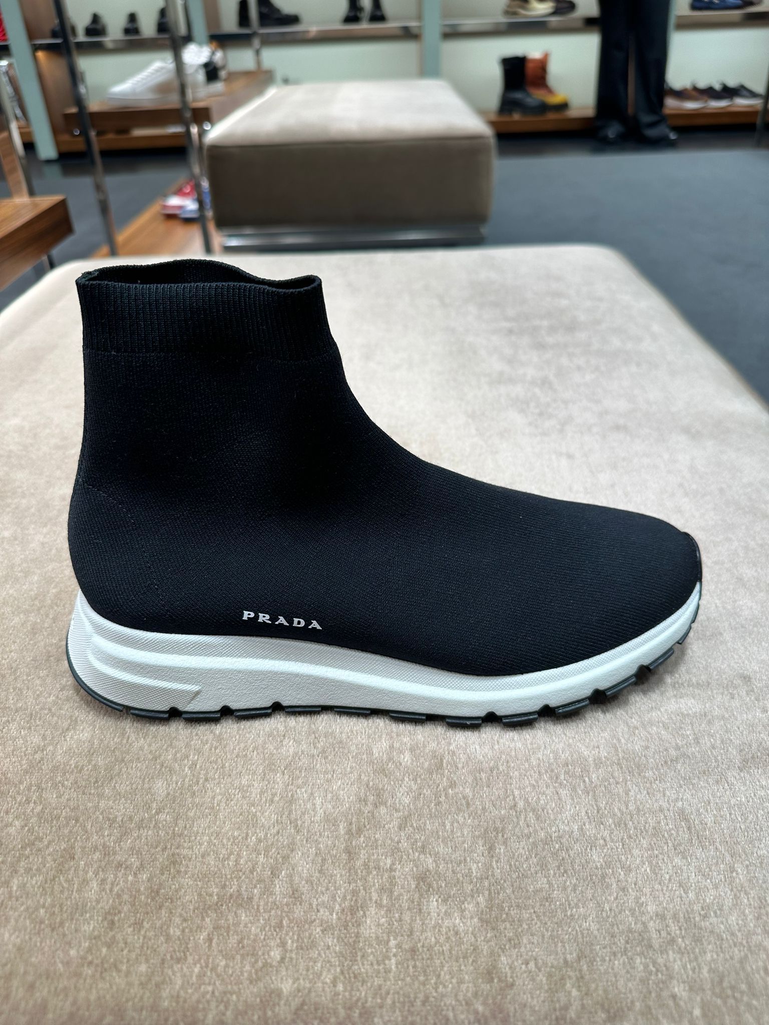 アウトレット直営店【PRADA】メンズ スニーカー ハイカット