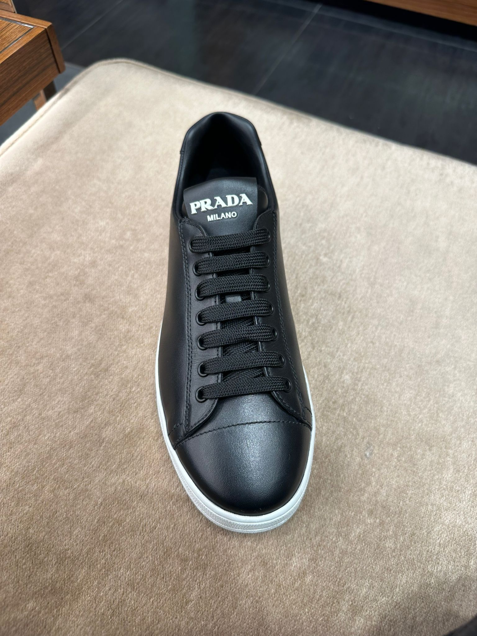 アウトレット直営店【PRADA】メンズ スニーカー2EG400 送料込み