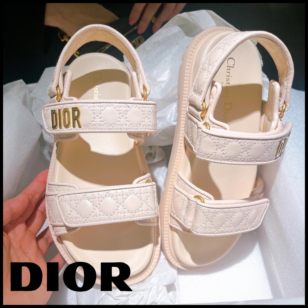 【ゴールドの輝きが魅力♪】DIOR サンダル