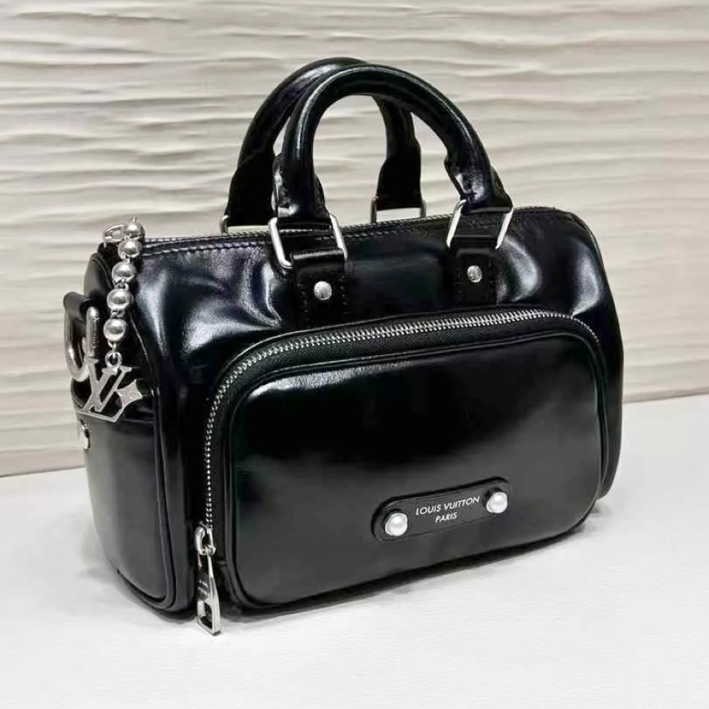 お洒落☆【LOUIS VUITTON】キーポル・カーゴ バンドリエール 25