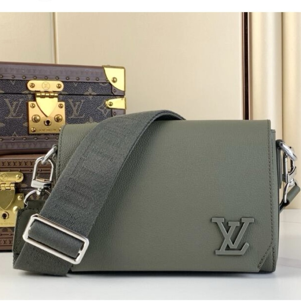 人気【LOUIS VUITTON】ファストライン・ウェアラブル ウォレット