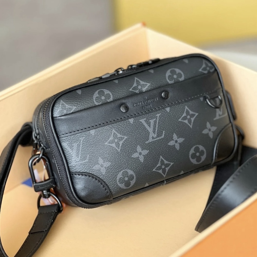 機能性◎【LOUIS VUITTON】アルファ・ウェアラブルウォレット NV