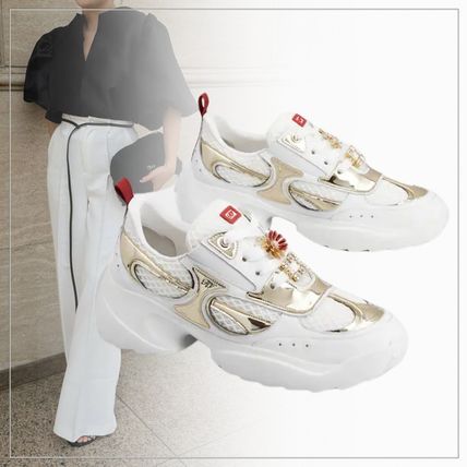 国内発送★Roger Vivier★Viv on the run スニーカー Viv' on the Run Sneakers in leather and fabric White Woman