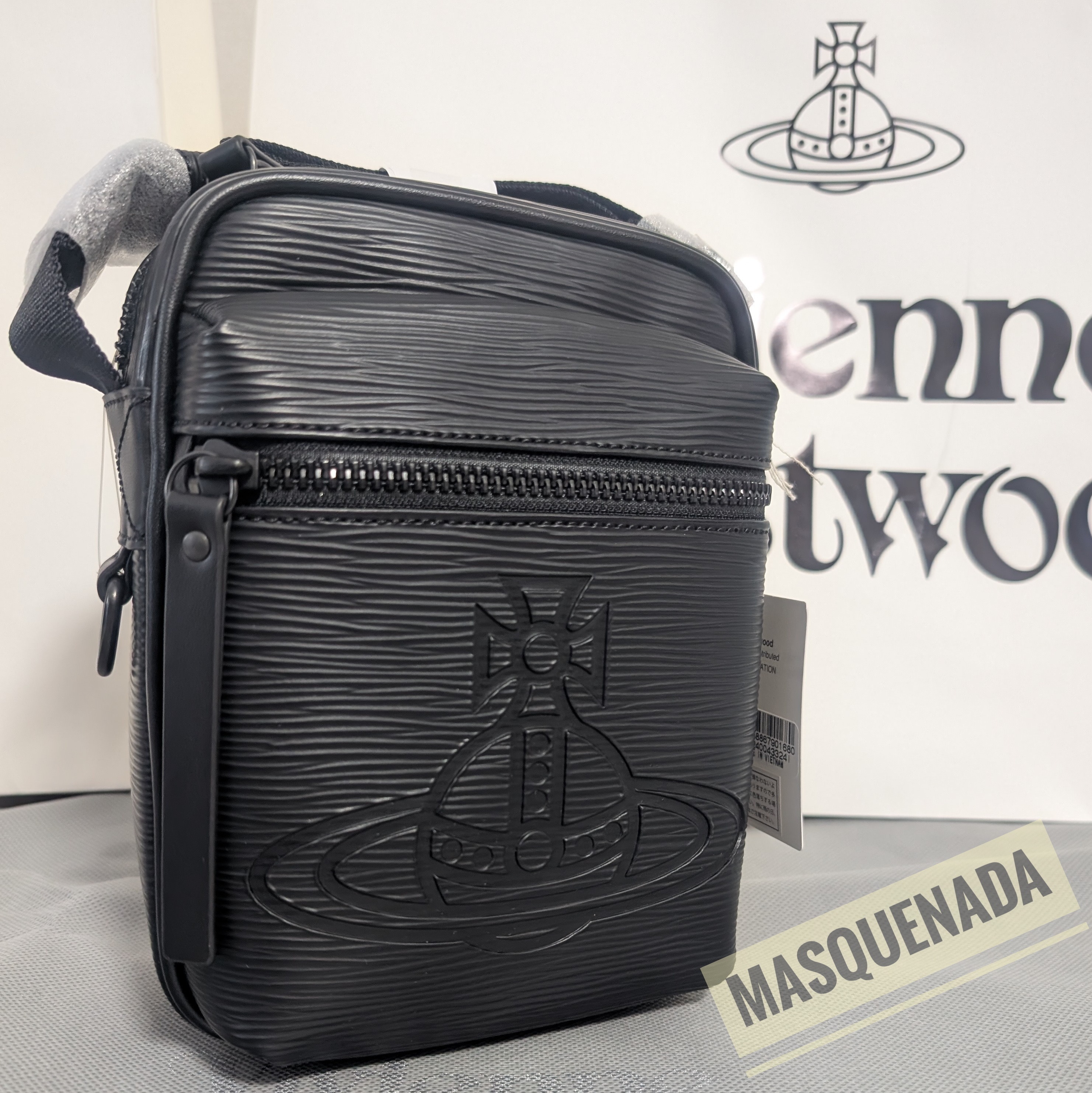 国内即発送☆Vivienne Westwood フロウ 縦型ショルダー